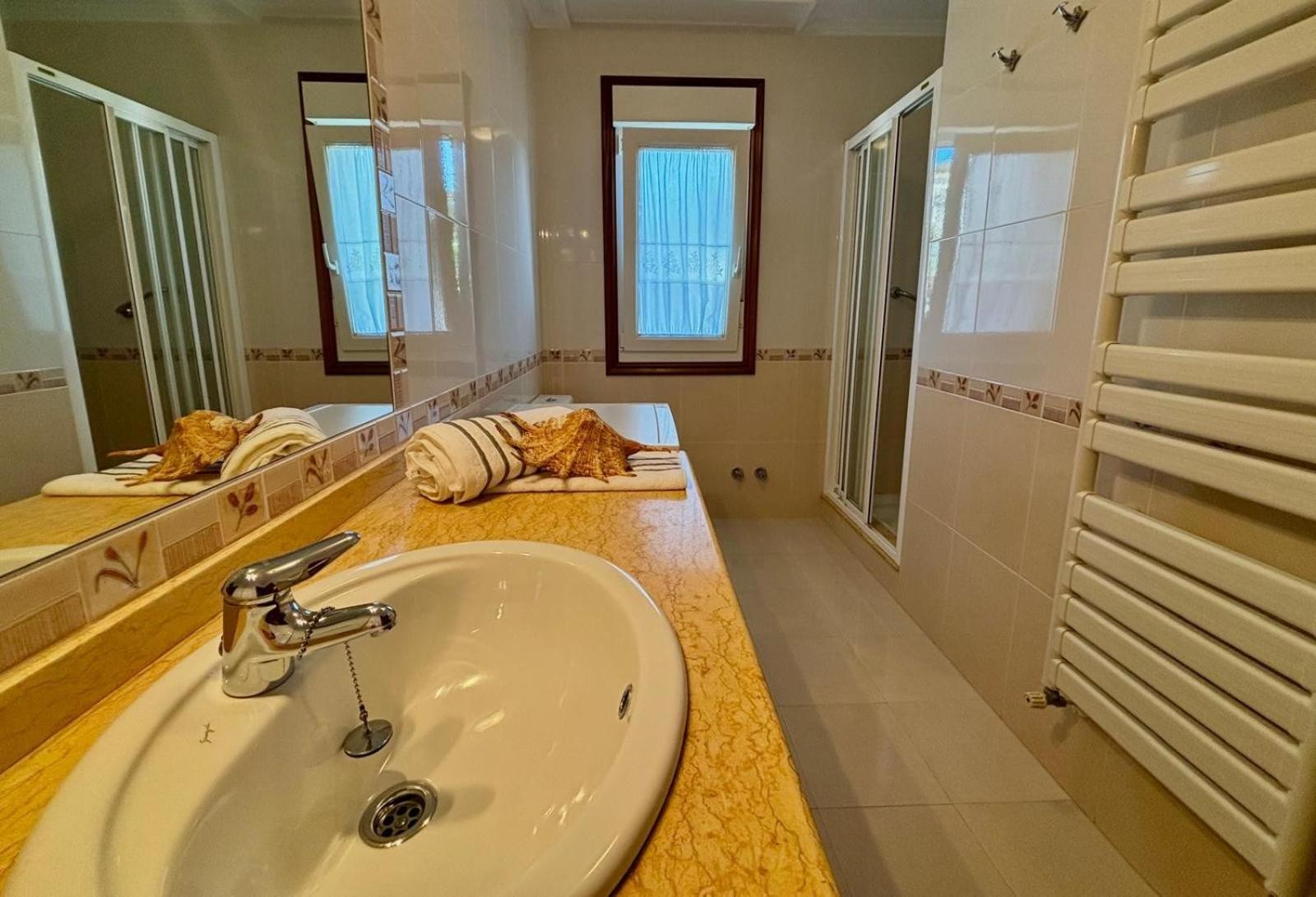 Holibai, Casa Caeiro ,Un Hogar Lejos De Casa, Sabaris, Galicia Lägenhet Baiona Exteriör bild